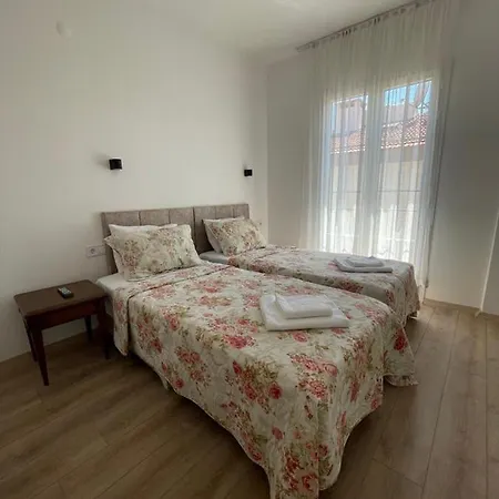 爱迪尔畔斯永旅馆 Çeşme