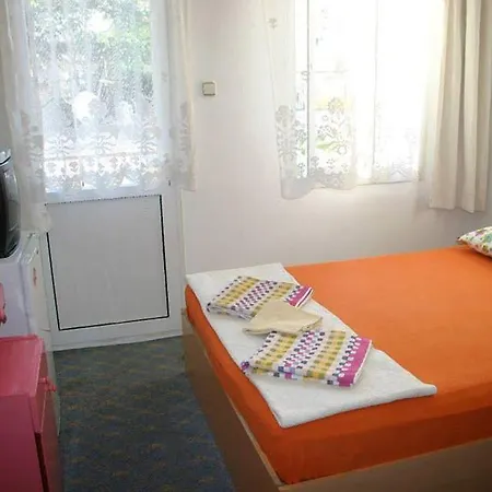 爱迪尔畔斯永旅馆