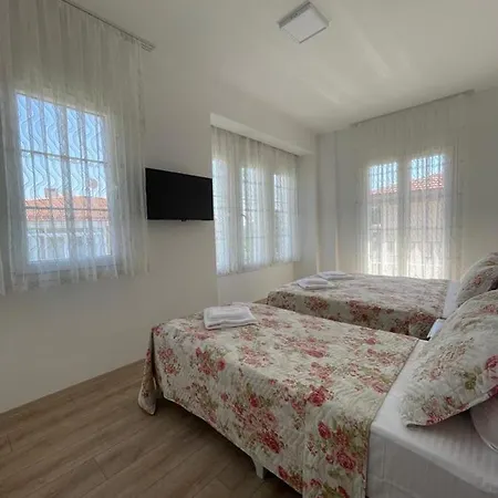 Adil Oda ve Kahvaltı 4*