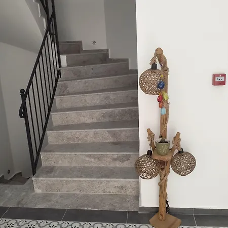 Oda ve Kahvaltı Adil